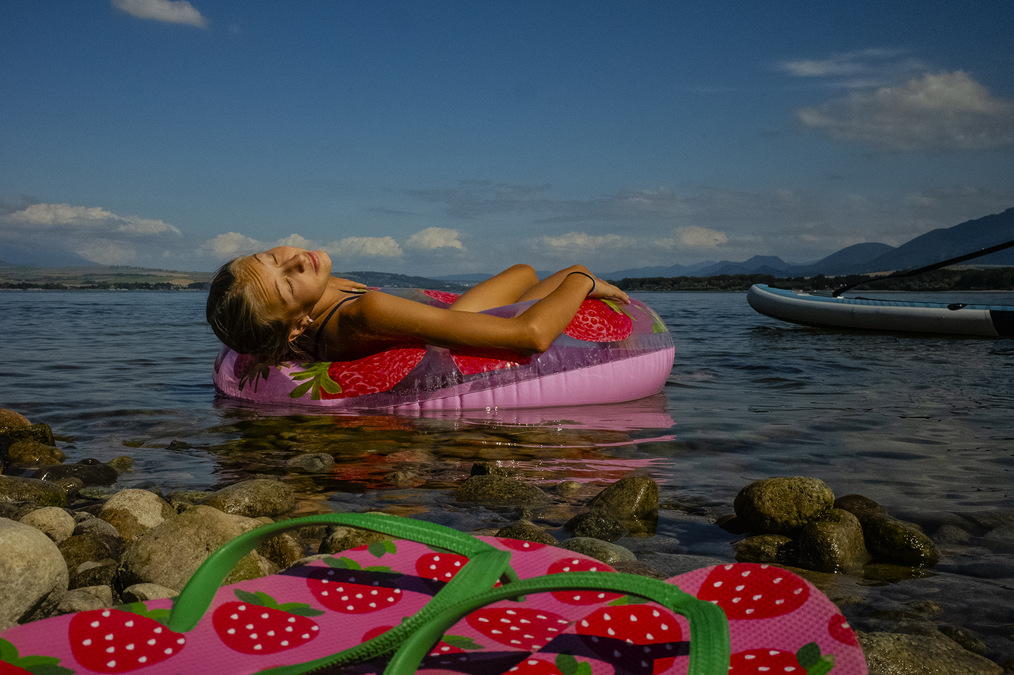 Svatební fotografie prostoru, kde bude oddávající realizovat svatební obřad. Hajnýho stodola na Šumavě