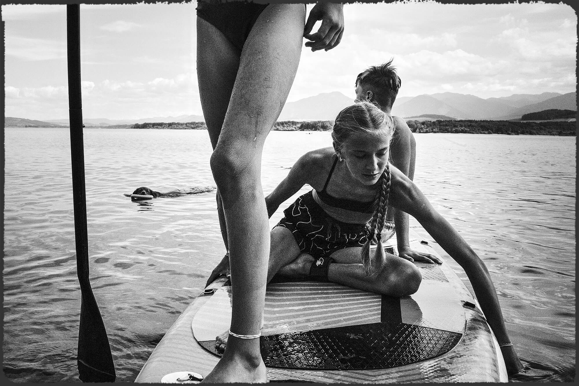Svatební fotografie prostoru, kde bude oddávající realizovat svatební obřad. Hajnýho stodola na Šumavě